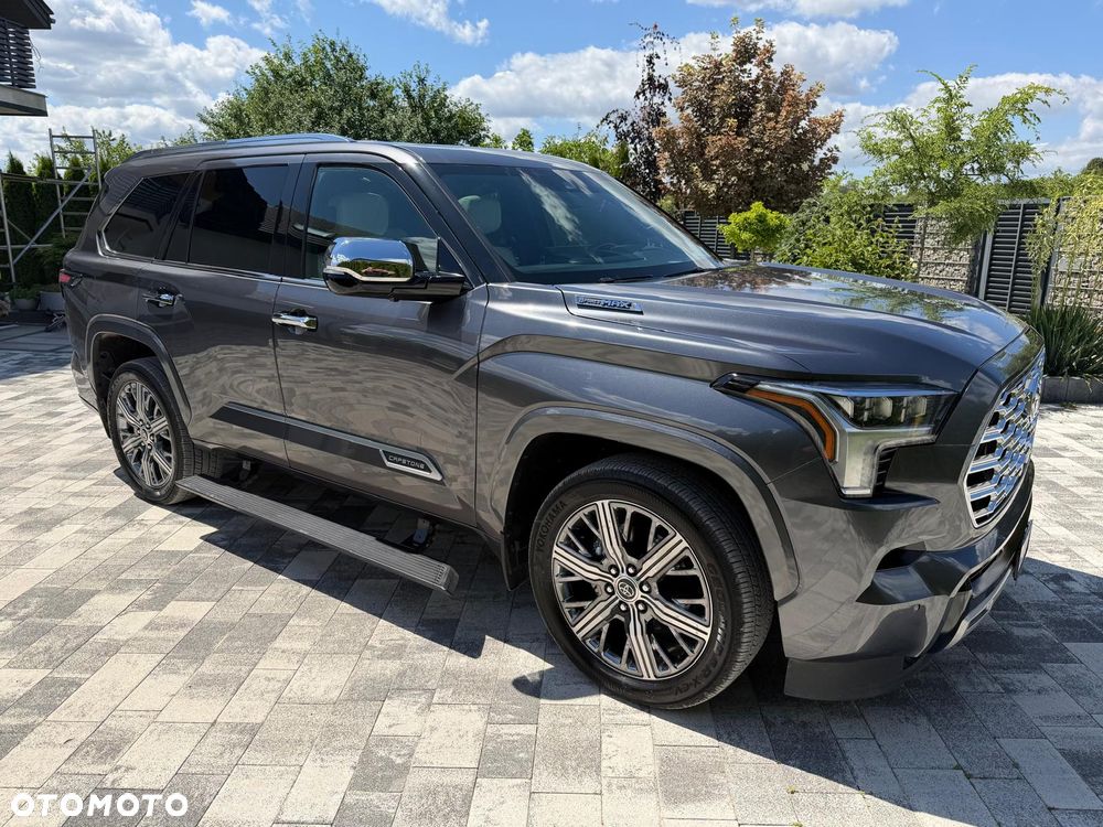 Toyota Sequoia - 2