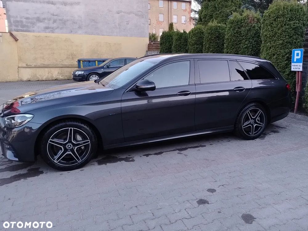 Mercedes-Benz Klasa E 300 de AMG - 3