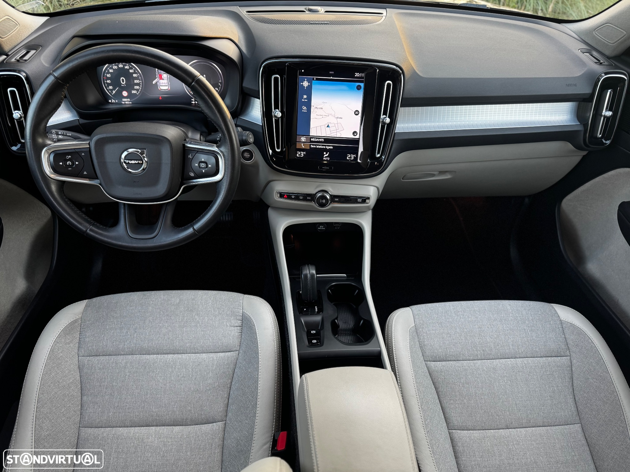 Volvo XC 40 1.5 T5 PHEV Momentum Plus - 8