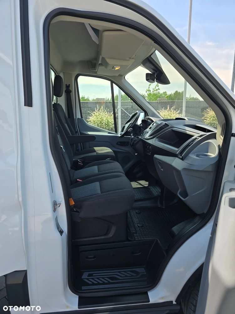 Ford TRANSIT 350-170 IZOTERMA WINDA 750Kg 48 Tyś Km SERWIS ASO FORD DO OSTATNIEGO Km SALON PL STAN JAK NOWY TEMPOMAT KLIMA ELKTRYKA ASYSTEN KIEROWCY WZMOCNIONE TYLNE ZAWIESZENIE RESOR + PODUSZKI PNEŁMATYCZNE - 40