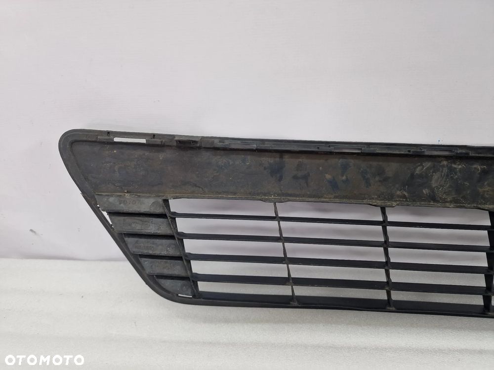 TOYOTA YARIS III 3 11- KRATKA ŚRODKOWA ZDERZAKA PRZEDNIEGO PRZÓD , NR 53112-0D210 , NR AUKCJI KR139 - 9