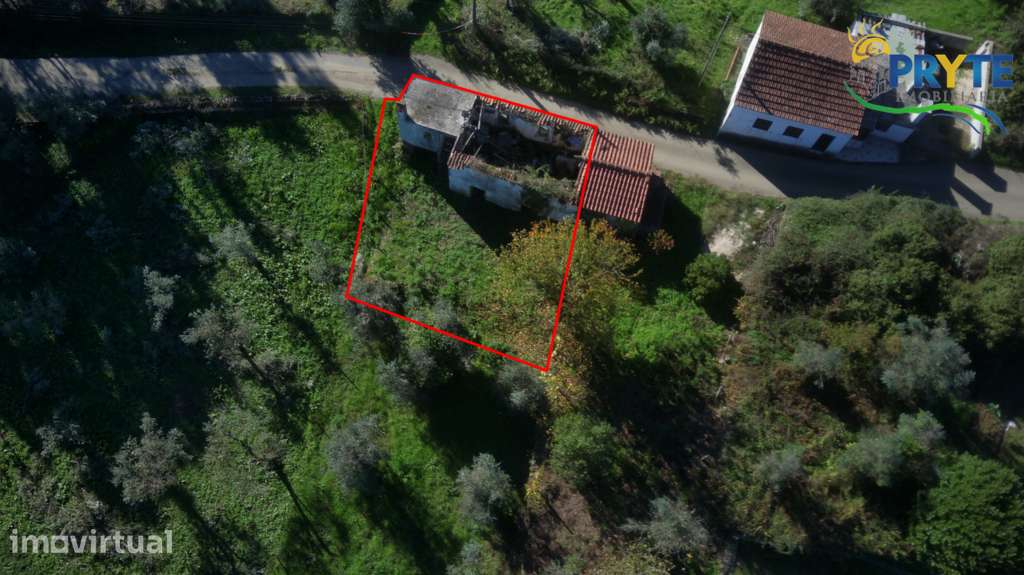 Propriedade composta por uma habitação para reconstrução - Grande imagem: 3/13