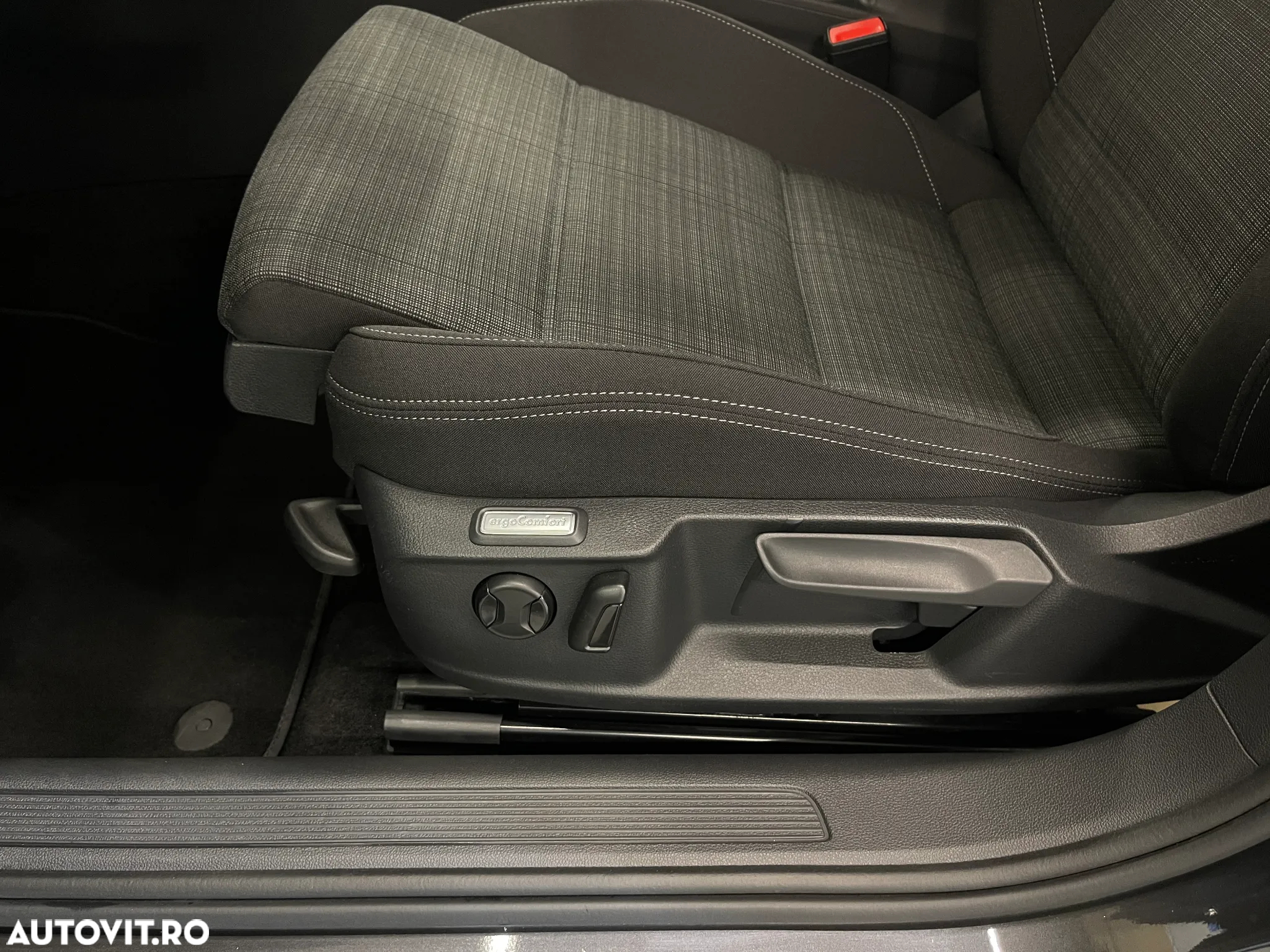 Volkswagen Passat 2.0 TDI DSG Comfortline - 26