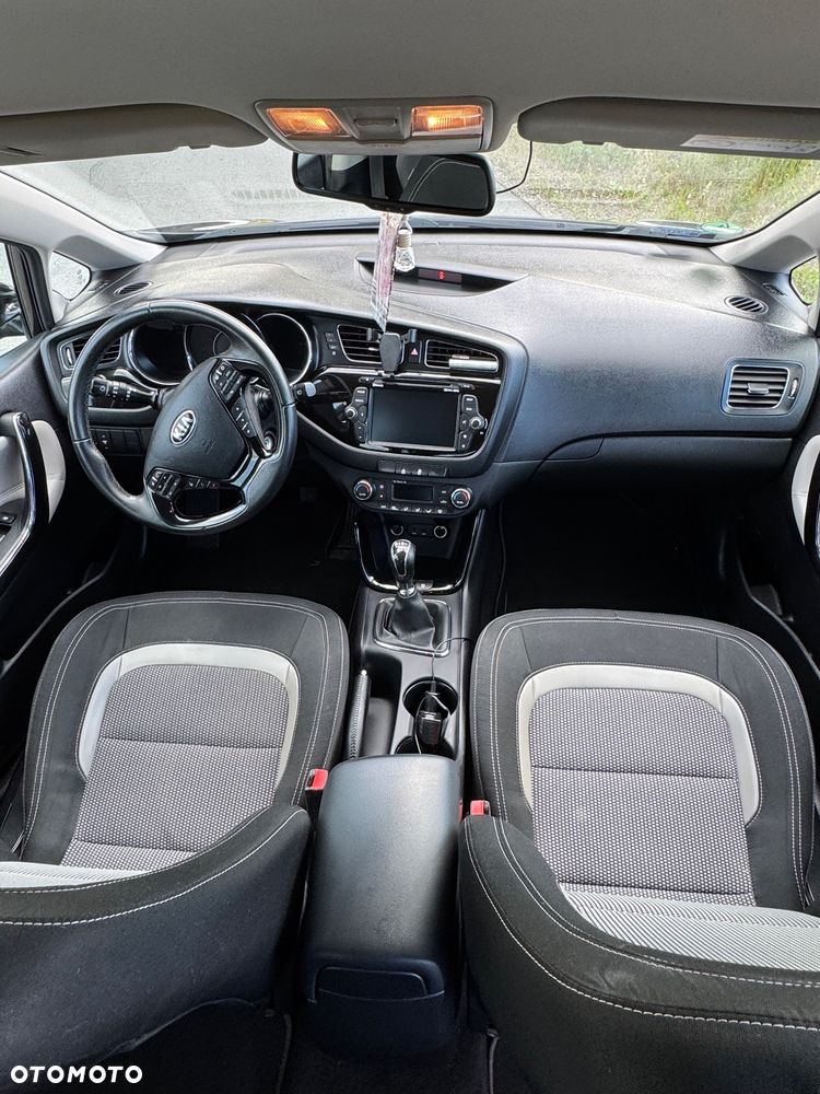 Kia Ceed - 10