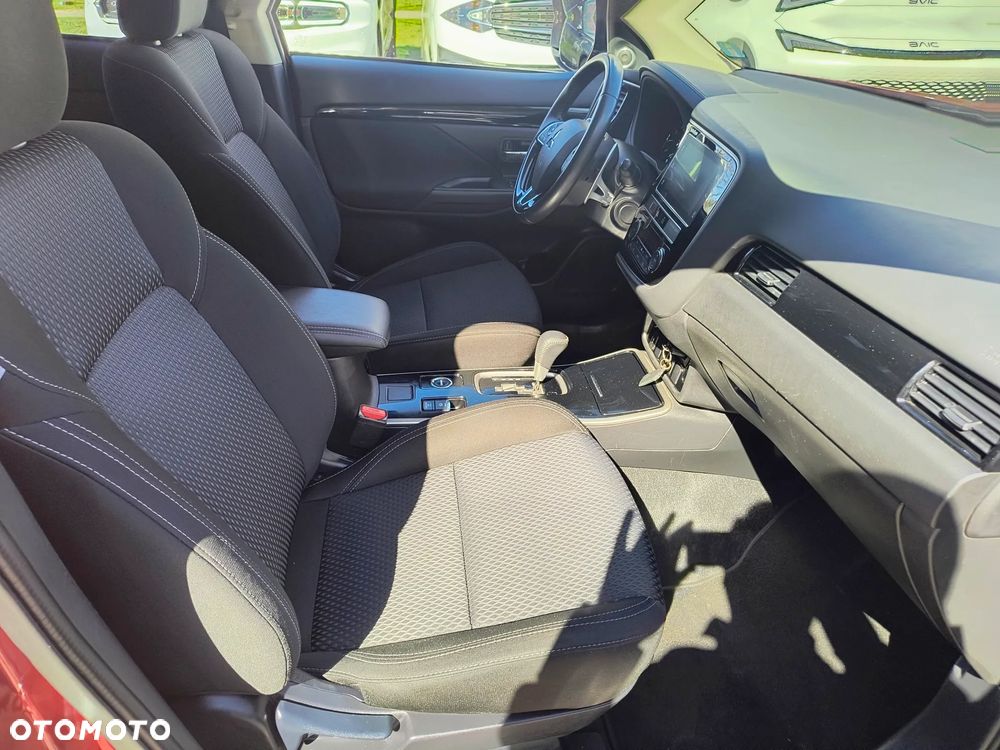 Mitsubishi Outlander 2.0 Intense + 4WD CVT - 11