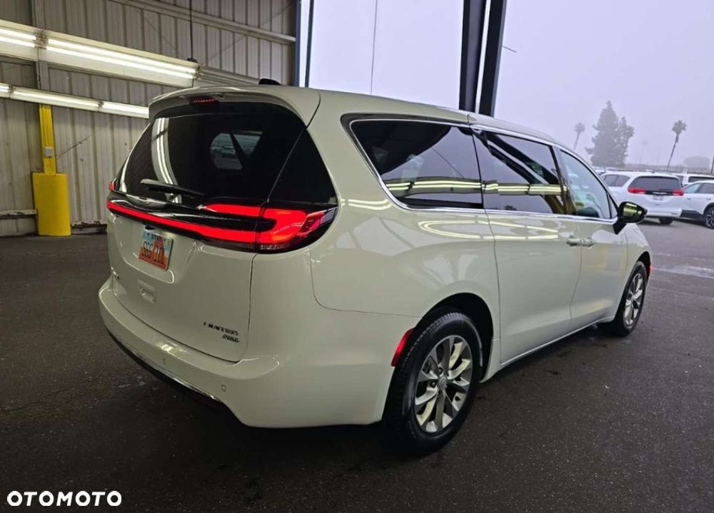 Chrysler Pacifica - 6