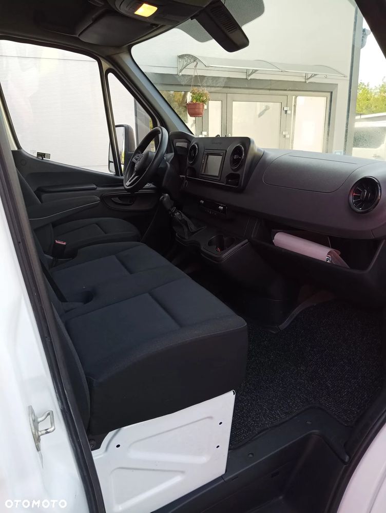 Mercedes-Benz Sprinter - 10