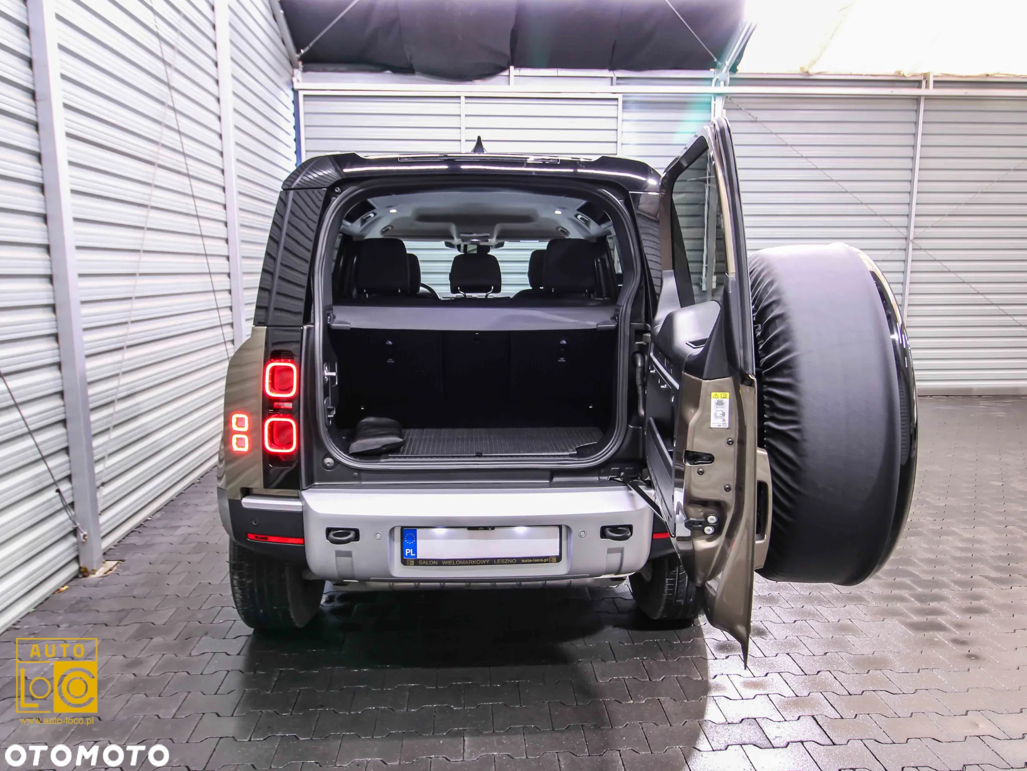 Land Rover Defender 110 2.0 P300 X-Dynamic HSE - 13
