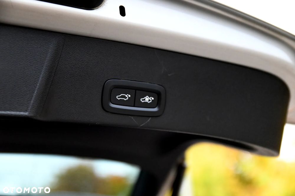 Volvo XC 40 T4 Recharge DKG Ultimate Dark - 12