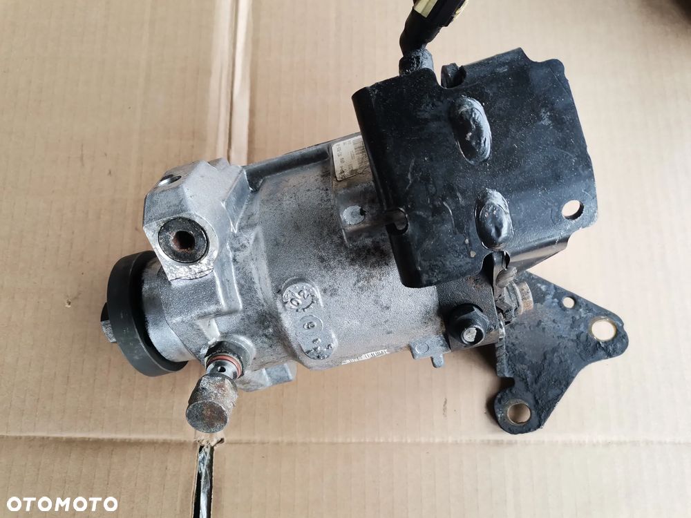 Pompa wtryskowa MONDEO MK3 2.0 TDCI R9044Z032A - 2