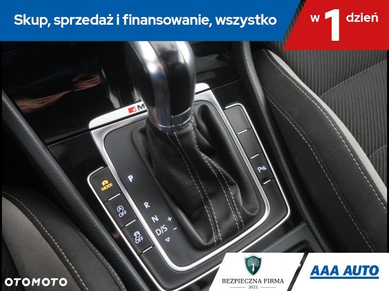 Volkswagen Golf - 17