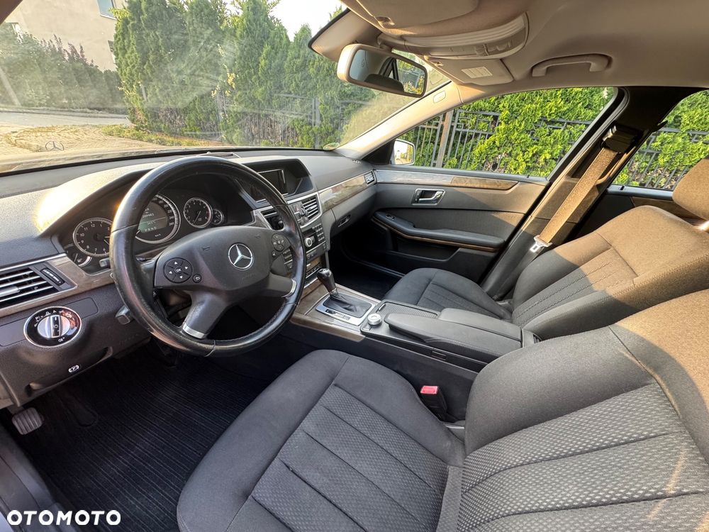 Mercedes-Benz Klasa E 250 CGI BlueEFFICIENCY Automatik Elegance - 13