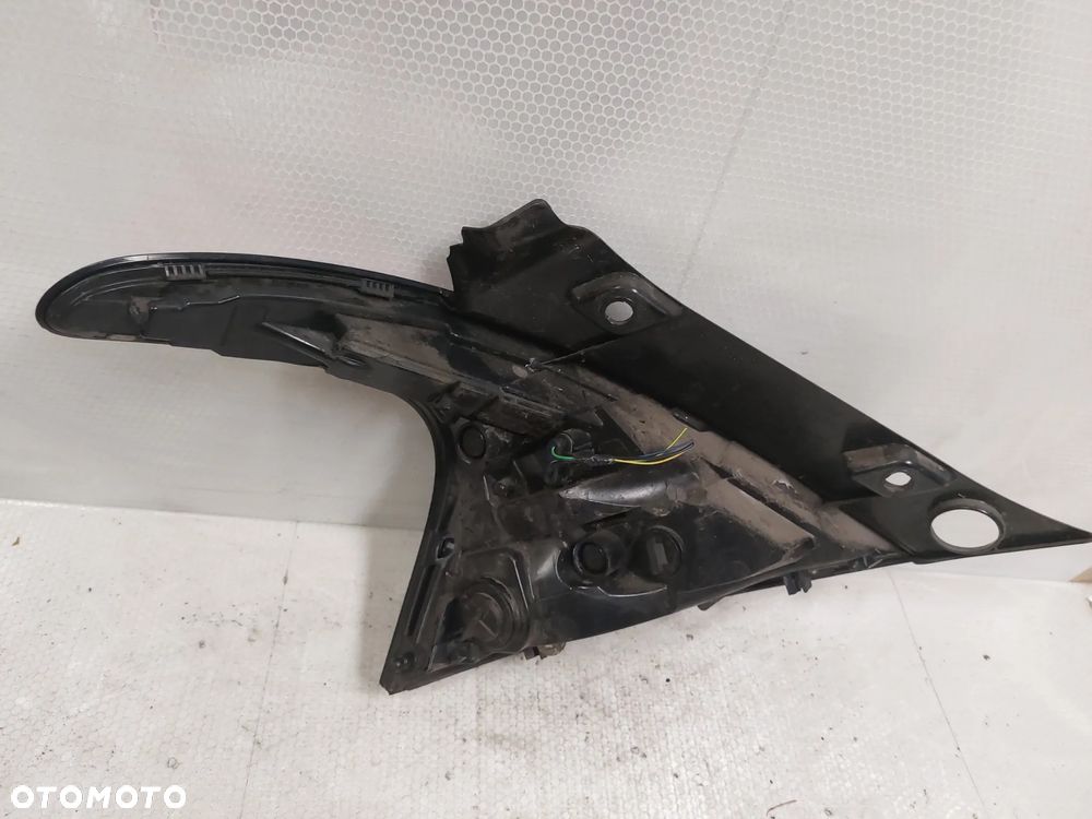 .  LAMPA TYL TYLNA PRAWA LANCIA YPSILON 3 - 4