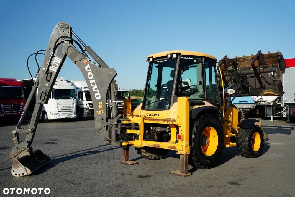 Volvo BL71B / KOPARKO-ŁADOWARKA / KLIMATYZACJA / SKARPÓWKA - 5
