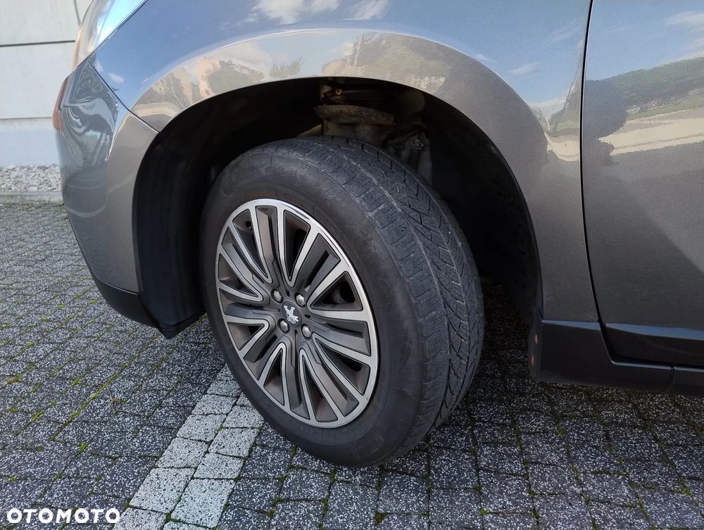 Peugeot 2008 1.2 Pure Tech Allure S&S - 36