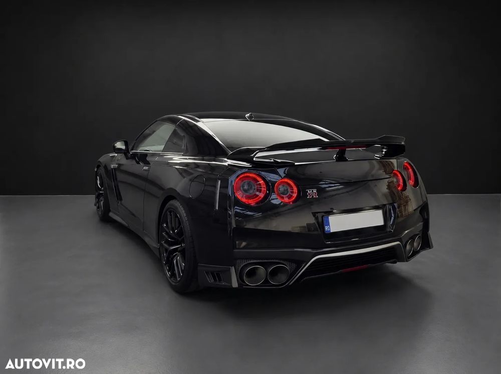 Nissan GT-R - 4