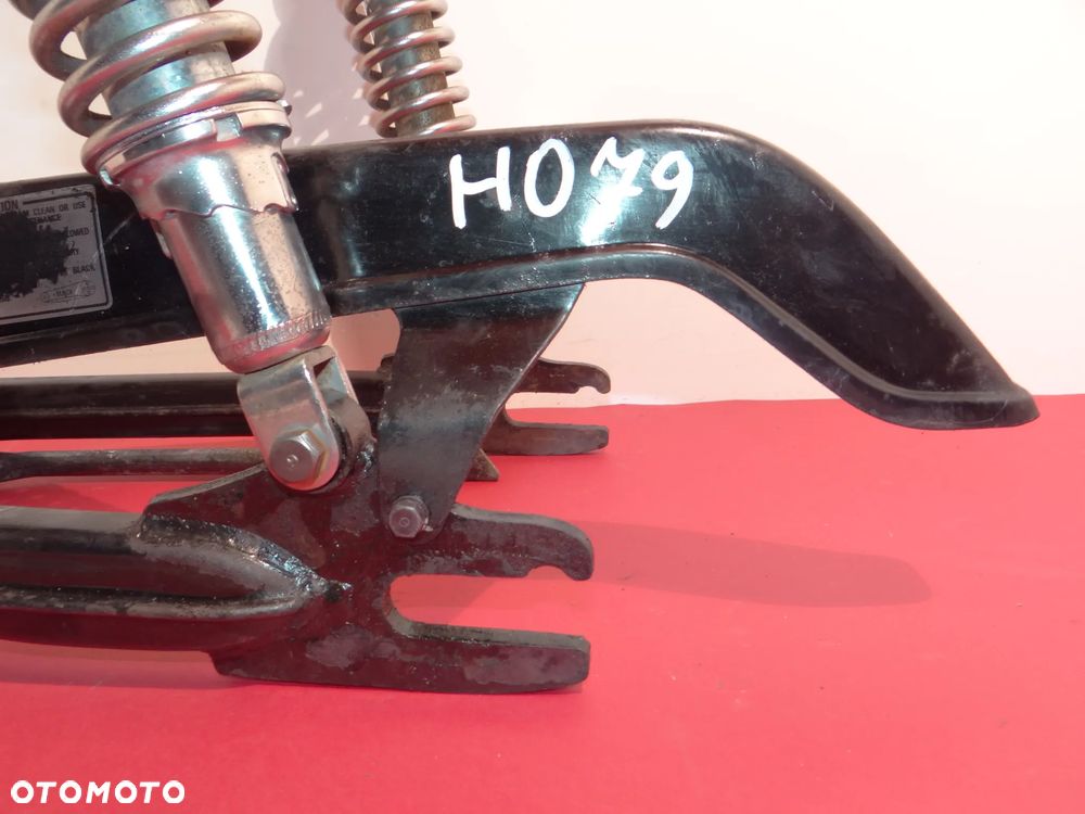 Honda CB750  FOUR WAHACZ  OSŁONA ŁAŃCUCHA AMORTYZATORY H079 - 2