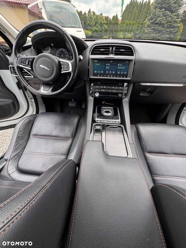 Jaguar F-Pace 2.0 i4D AWD Prestige - 20
