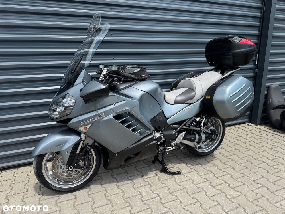 Kawasaki GTR - 3
