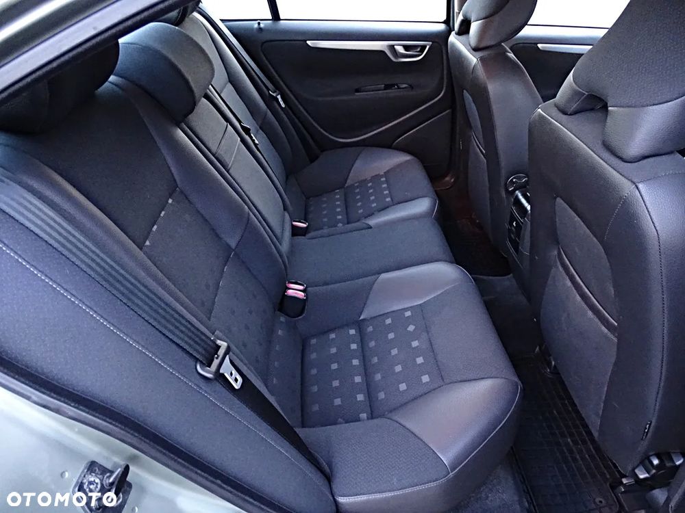 Volvo S60 2.4 Momentum - 30