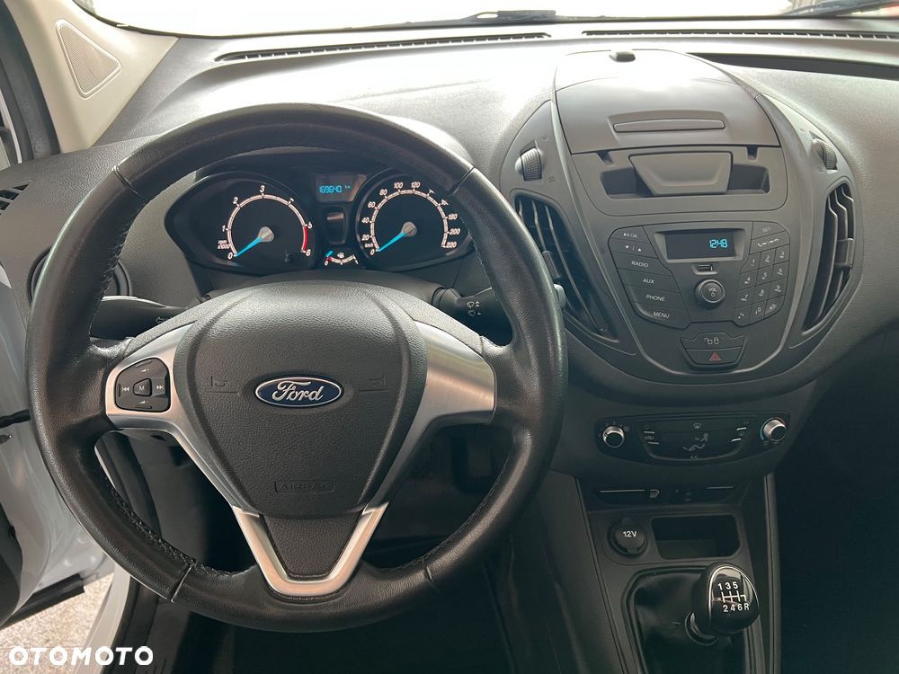 Ford Transit Courier - 28