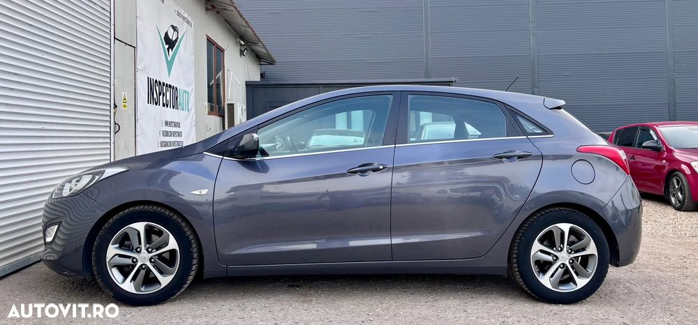 Hyundai i30 blue 1.4 Trend - 17