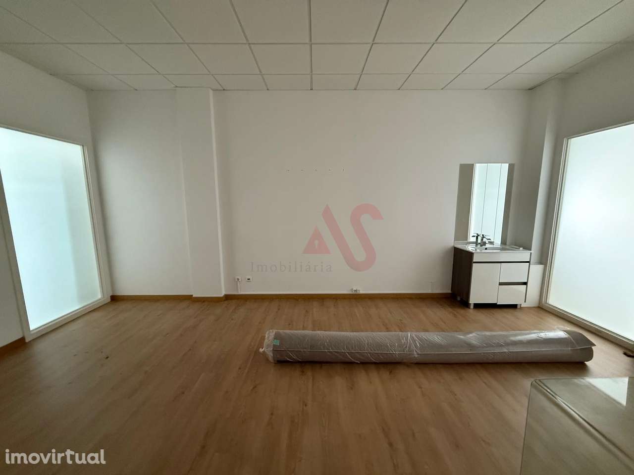 Escritório em Ermesinde, Valongo com 4 lugares de estacionamento - Grande imagem: 2/19