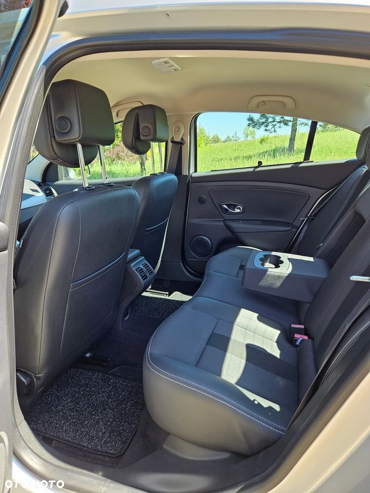 Renault Fluence dCi 110 FAP EDC Sportway - 24