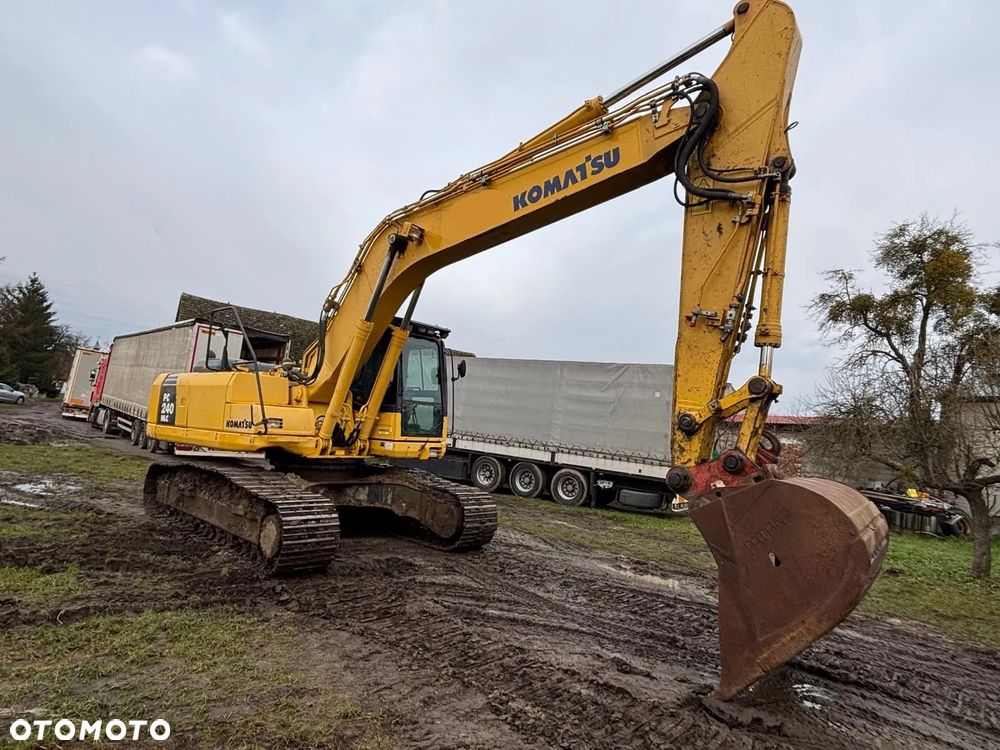Komatsu PC240 - 2