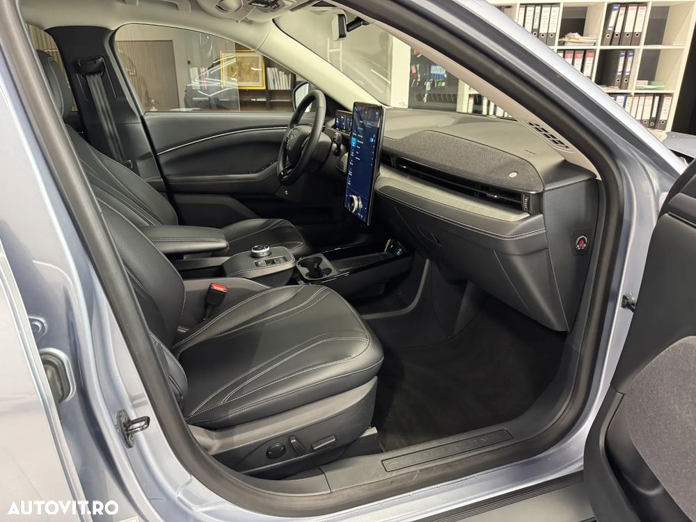 Ford Mustang Mach-E - 16