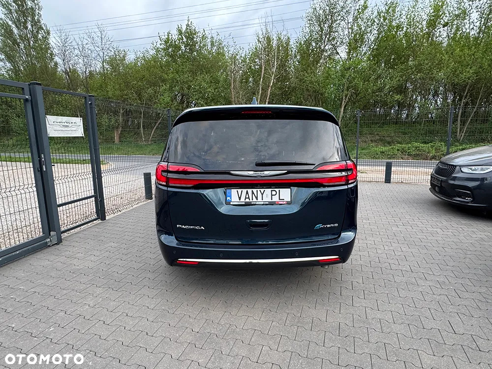 Chrysler Pacifica - 32