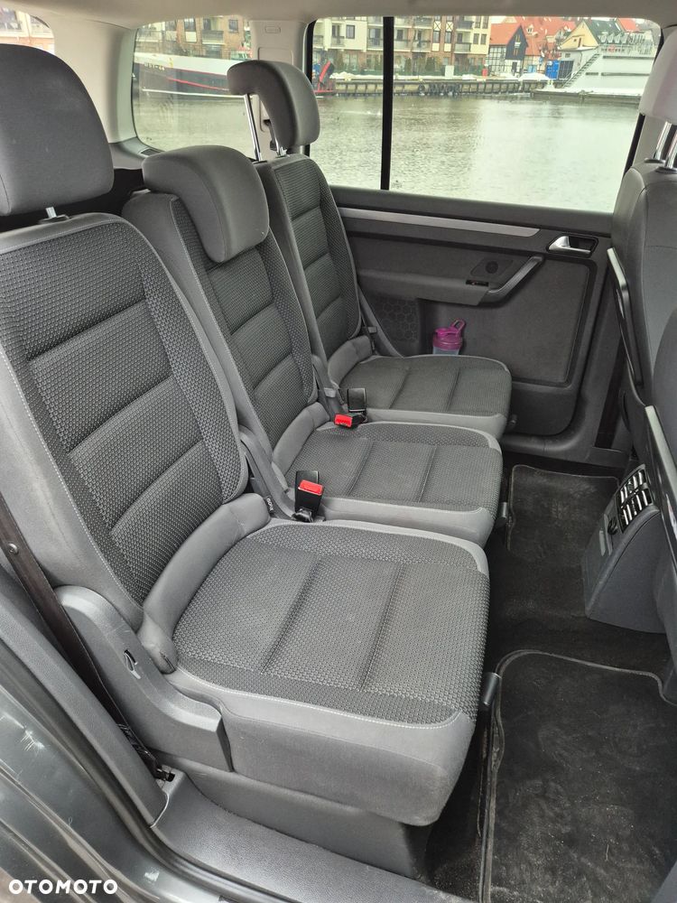 Volkswagen Touran - 11