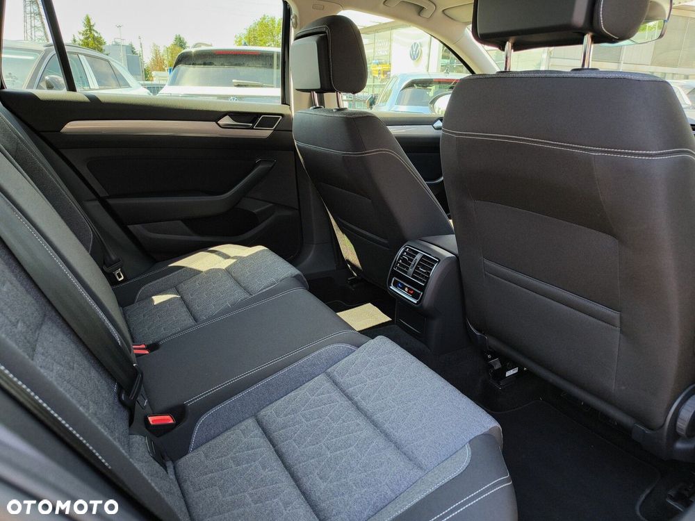 Volkswagen Passat - 24