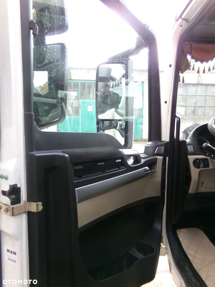 KABINA MAN TGX EURO 6 LIFT BEŻOWY ŚRODEK 2018 r. - 12