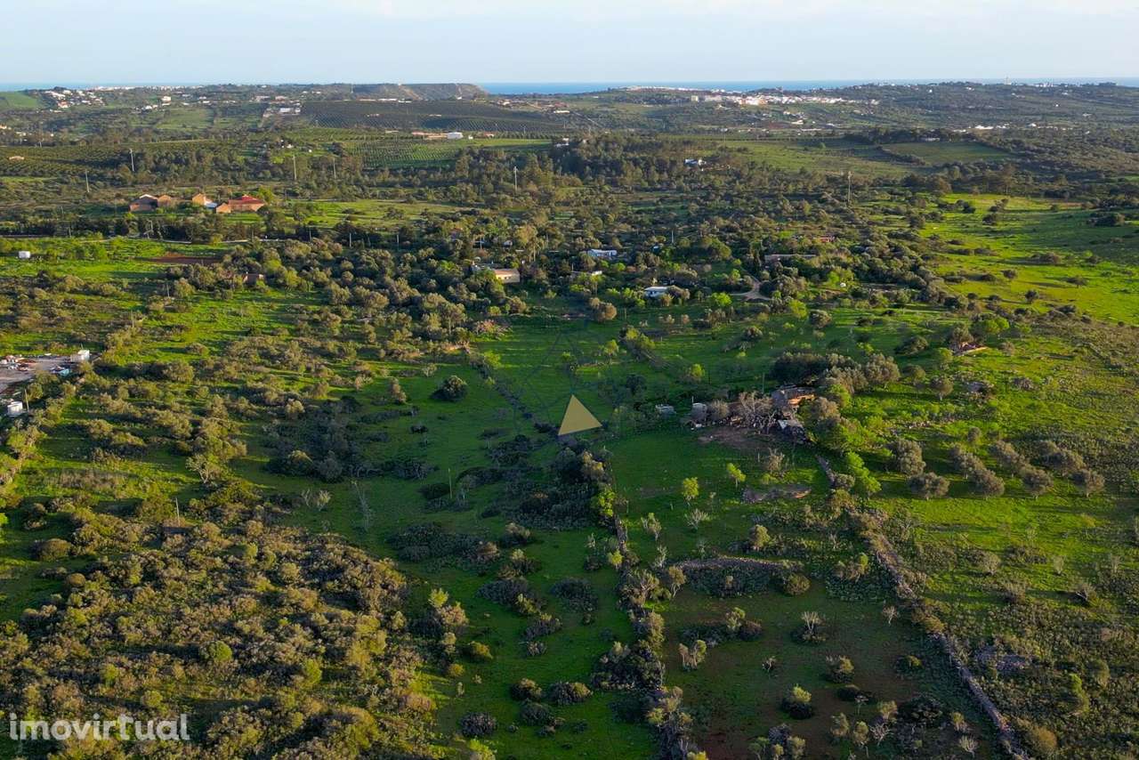 Quinta com duas ruinas para habitação perto campo de Golfe, Lagos - Grande imagem: 2/20