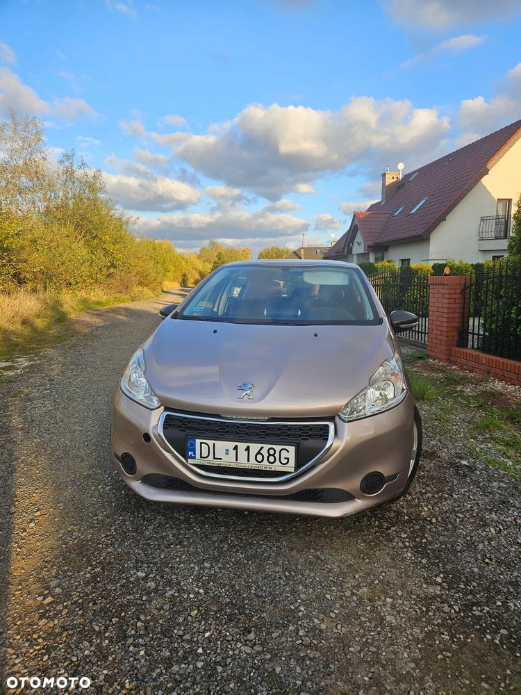 Peugeot 208 - 1