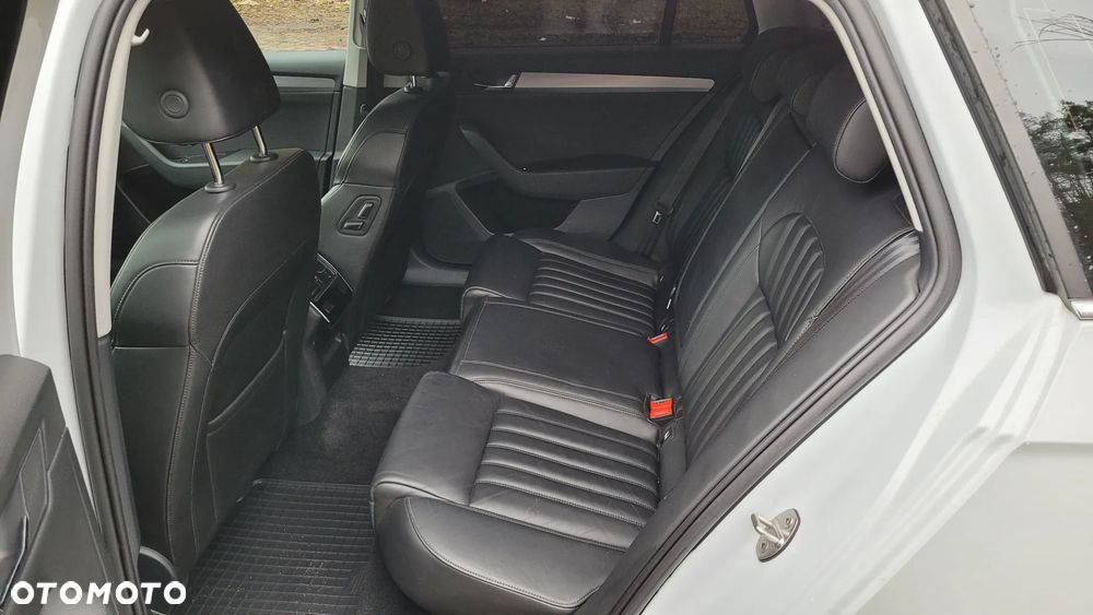 Skoda Superb 2.0 TDI DSG Premium Edition - 20