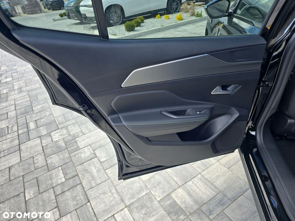 Peugeot 408 1.2 PureTech mHEV GT S&S e-DCS6 - 11