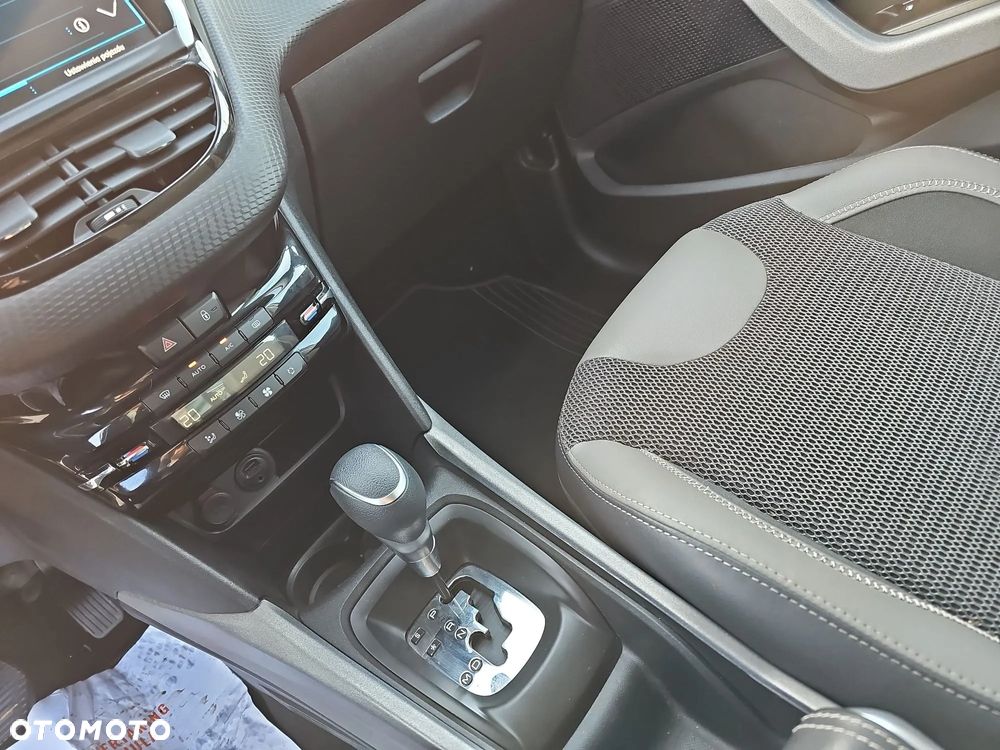 Peugeot 2008 1.2 Pure Tech Allure S&S EAT6 - 17