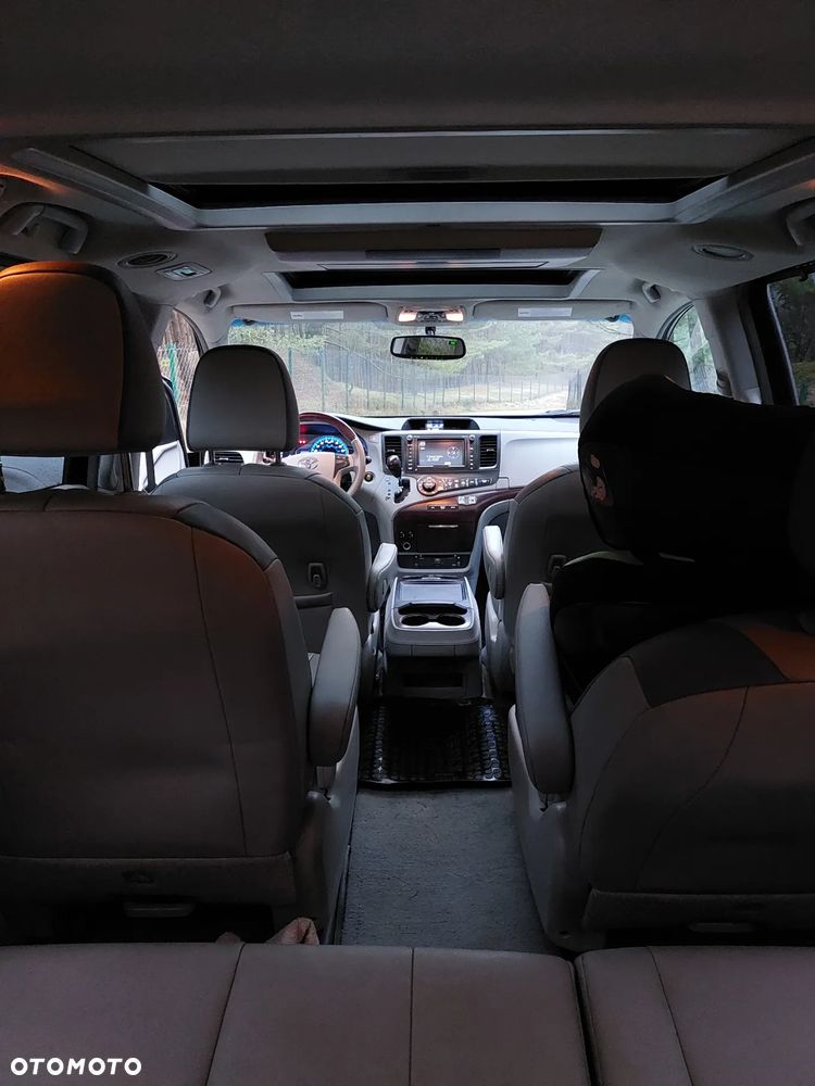 Toyota Sienna 3.5 XLE AWD - 12