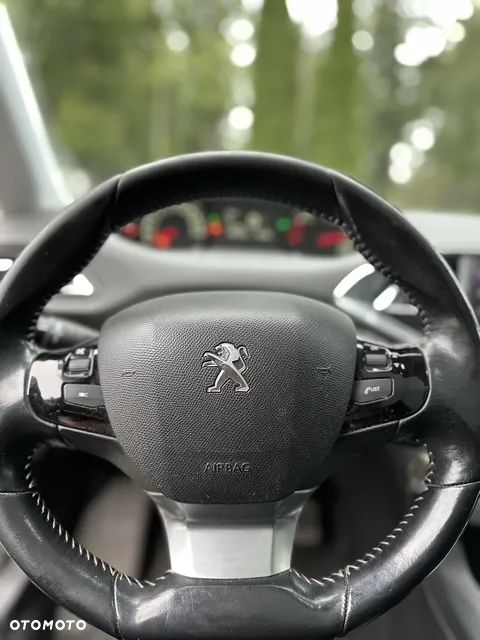 Peugeot 308 1.6 BlueHDi Allure S&S - 16