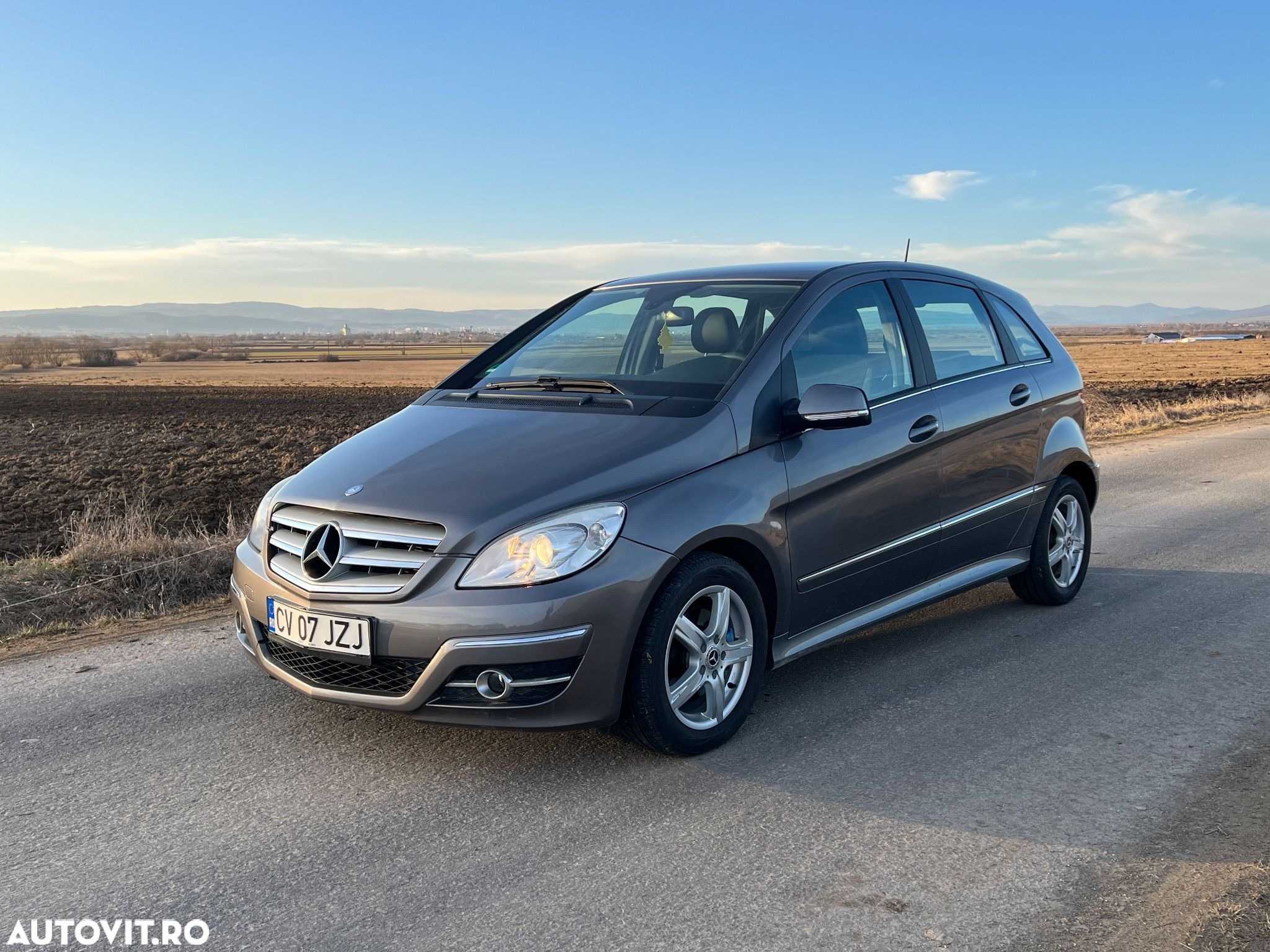 Mercedes-Benz B - 1