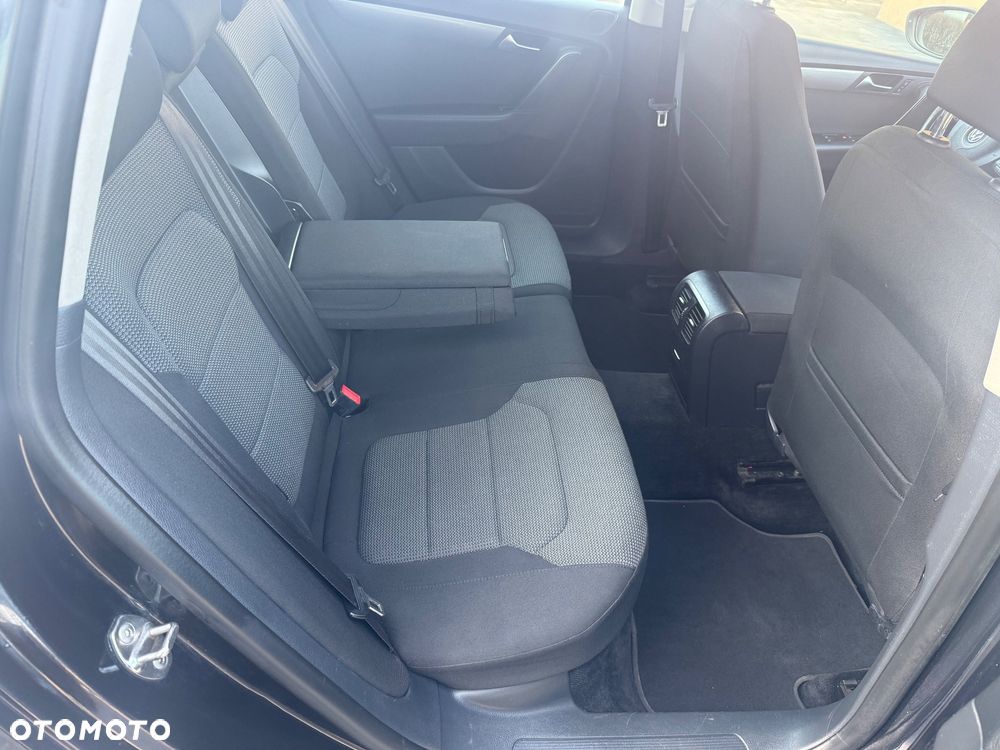 Volkswagen Passat - 18