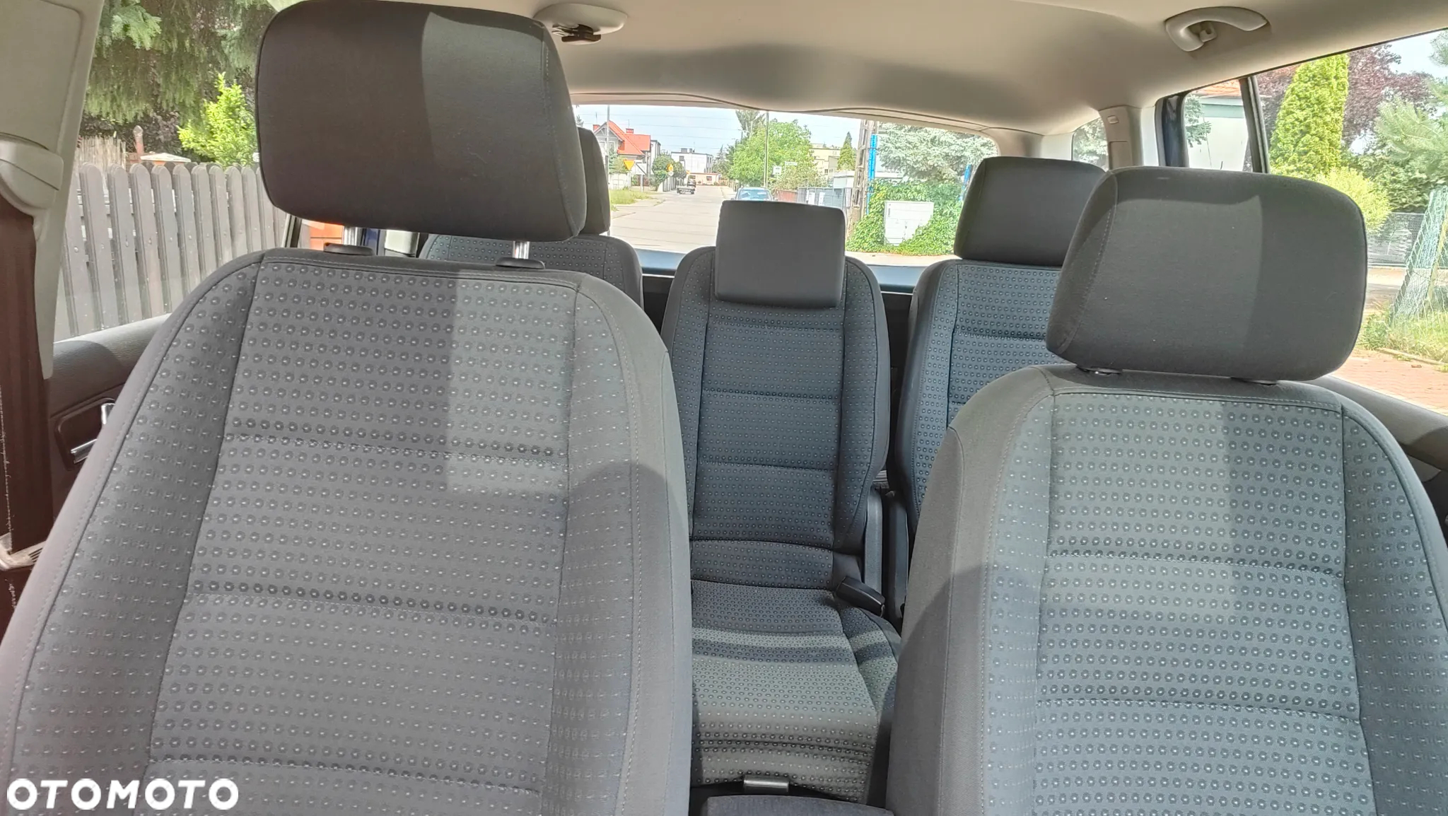 Volkswagen Touran 2.0 FSI Highline - 11
