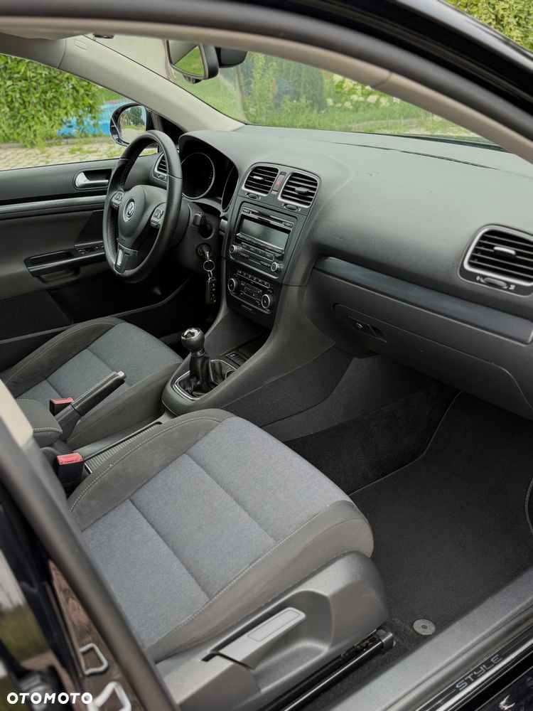 Volkswagen Golf 1.6 TDI DPF Style - 26