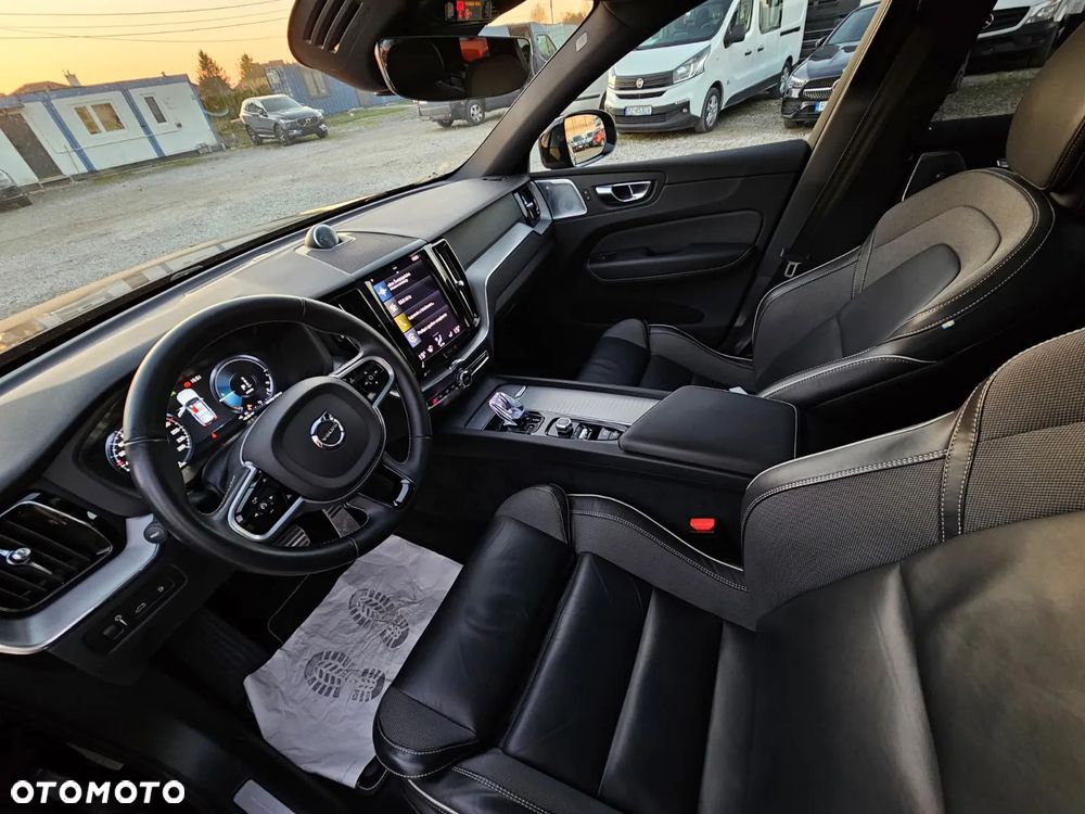 Volvo XC 60 T6 Plug-In Hybrid AWD R-Design - 16