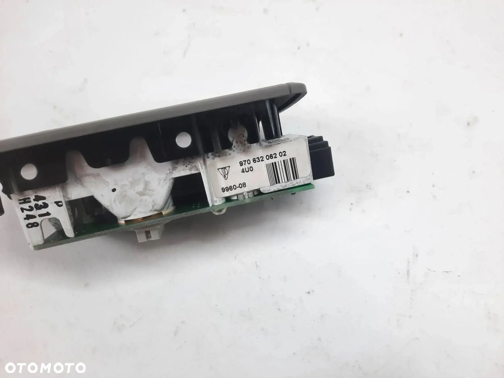 LAMPKA WNĘTRZA KABINY PRAWA 97063206202 PORSCHE PANAMERA I 970 - 4