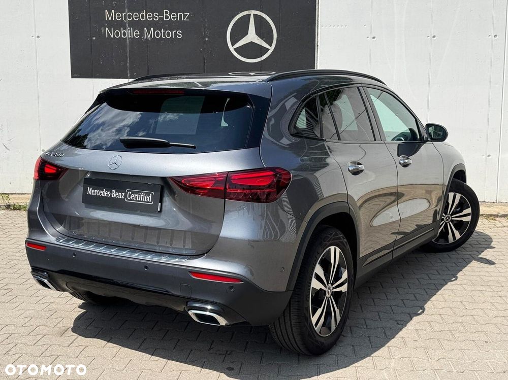Mercedes-Benz GLA 200 Business Edition - 12