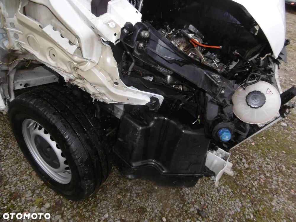 Mercedes-Benz Sprinter - 11