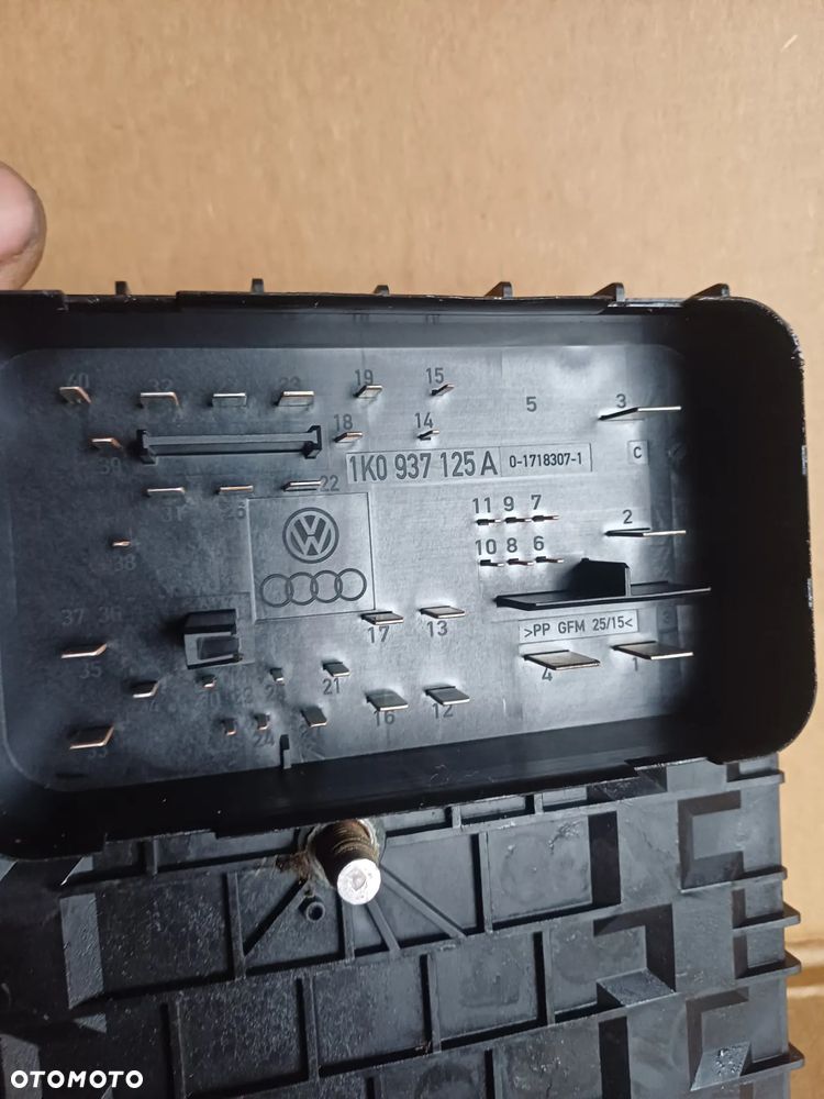 Skrzynka bezpieczników Vw Golf V 5 2006r 1.4 tsi benzyna - 2